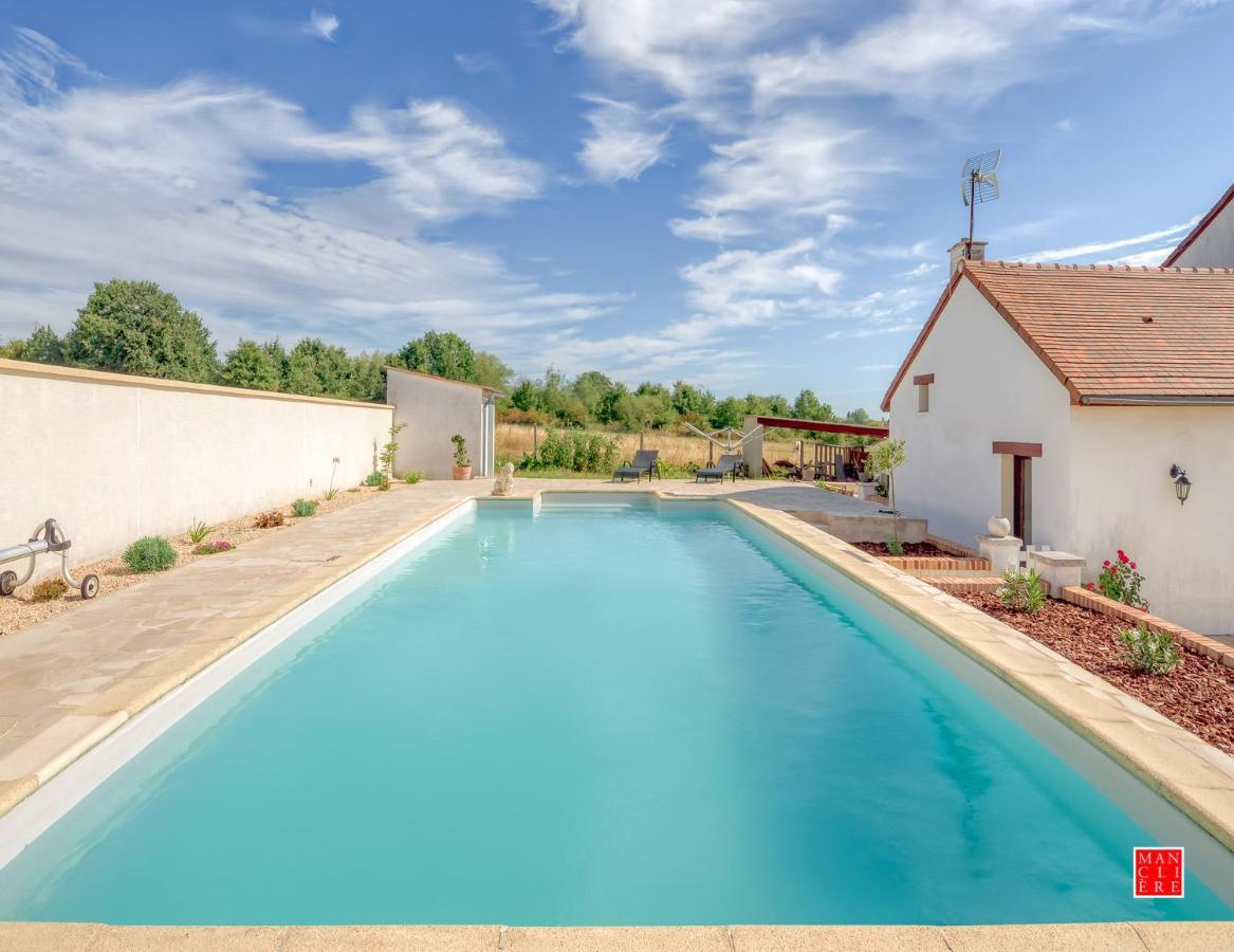Maison Blanche Piscine Et Petit Dejeuner Chatellerault Luaran gambar